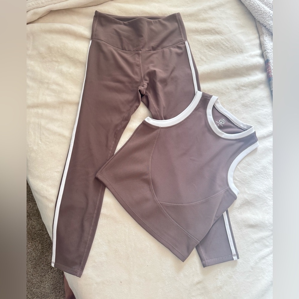 Brown Activewear Set with White Trim